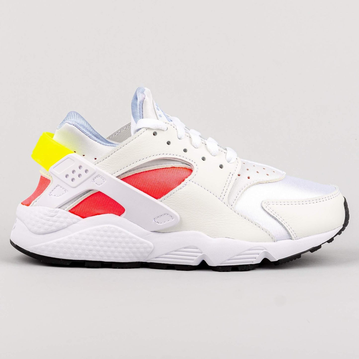 Dámske tenisky Nike Wms Air Huarache White/Bright Crimson/Black