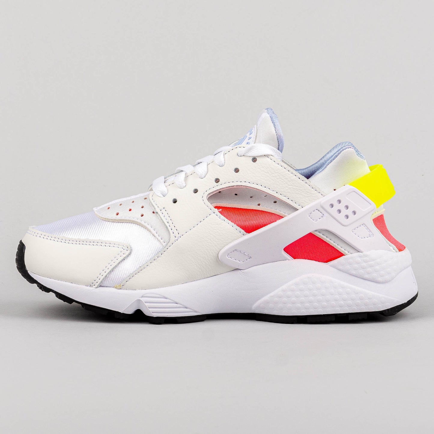 Dámske tenisky Nike Wms Air Huarache White/Bright Crimson/Black