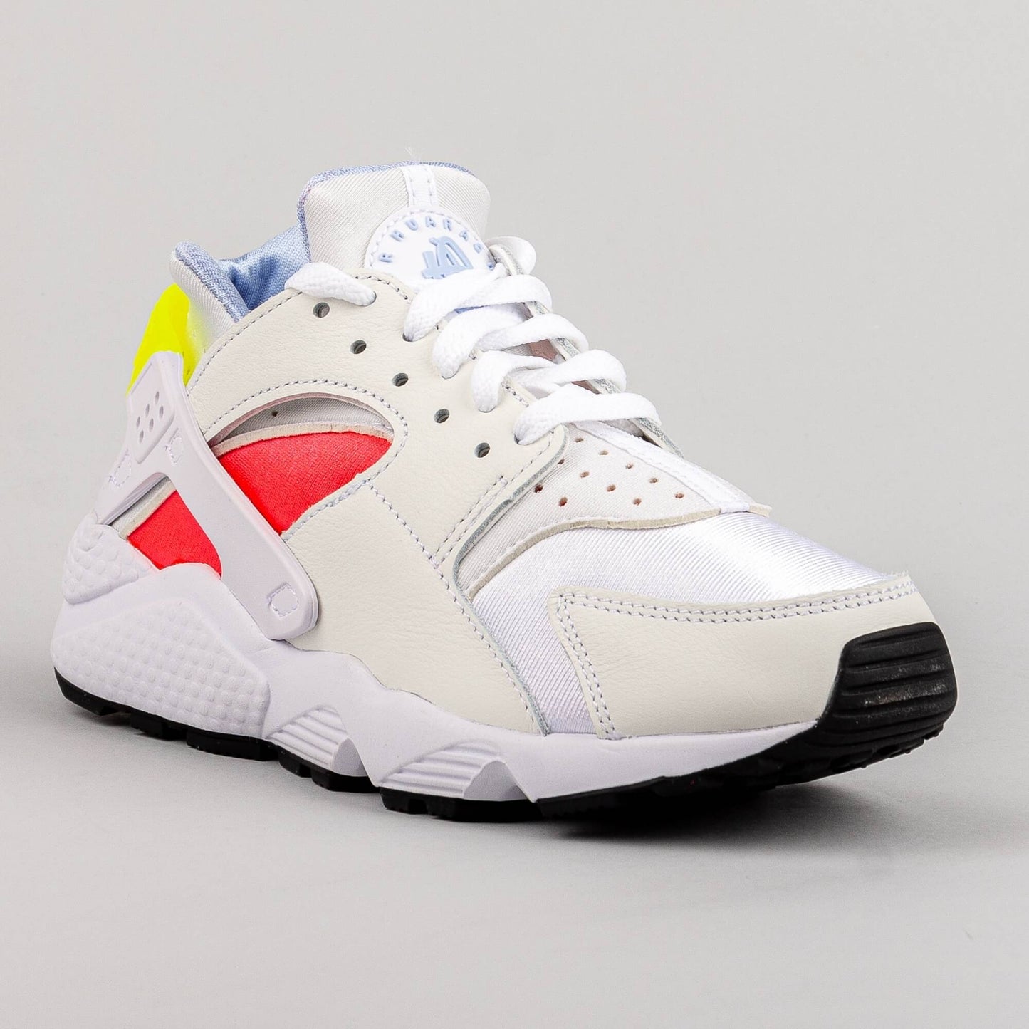 Dámske tenisky Nike Wms Air Huarache White/Bright Crimson/Black