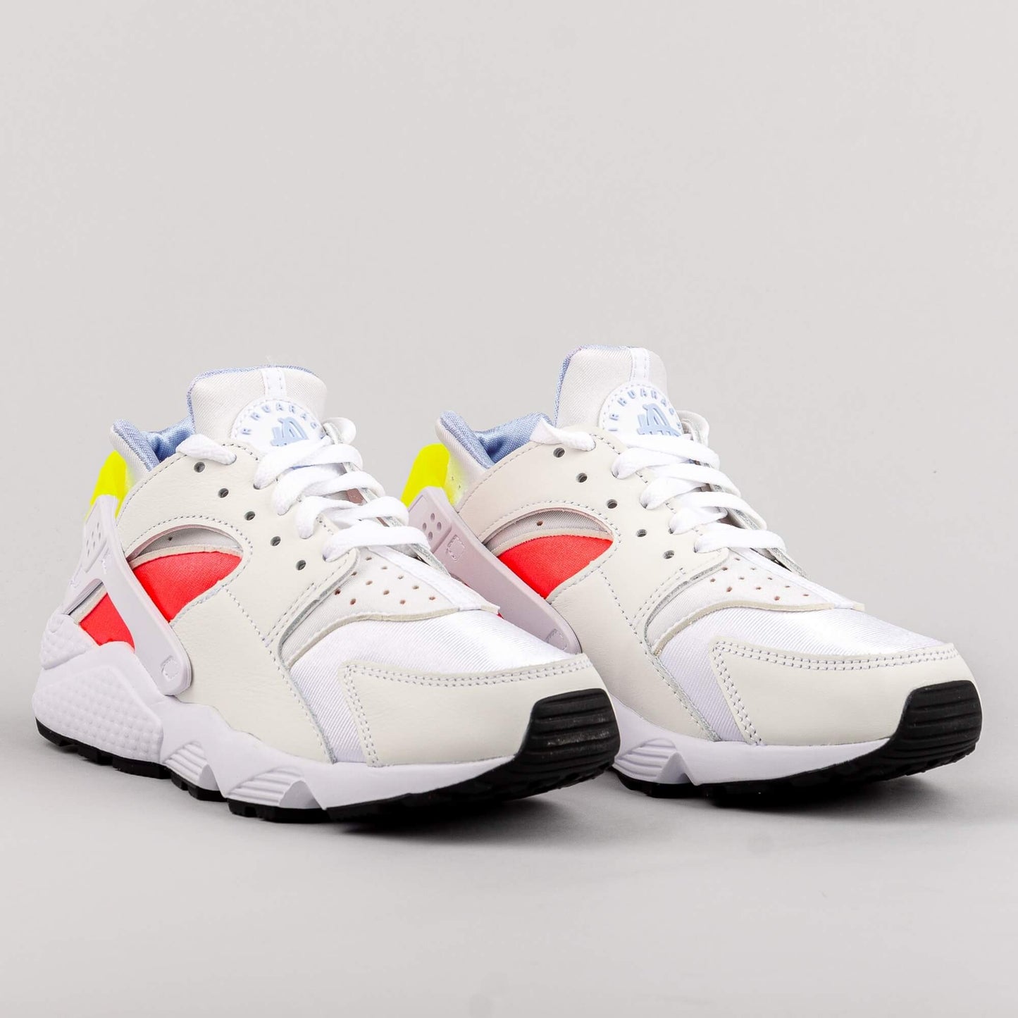 Dámske tenisky Nike Wms Air Huarache White/Bright Crimson/Black