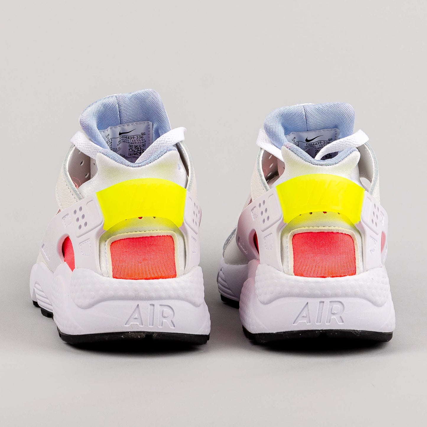 Dámske tenisky Nike Wms Air Huarache White/Bright Crimson/Black