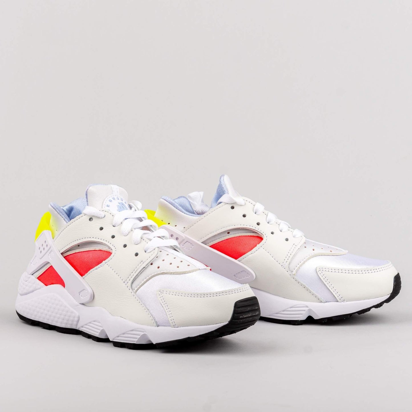 Dámske tenisky Nike Wms Air Huarache White/Bright Crimson/Black