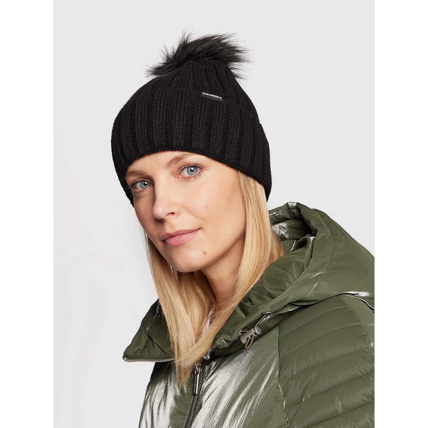 Zimná čiapka s brmbolcom Converse Pom Beanie čierna