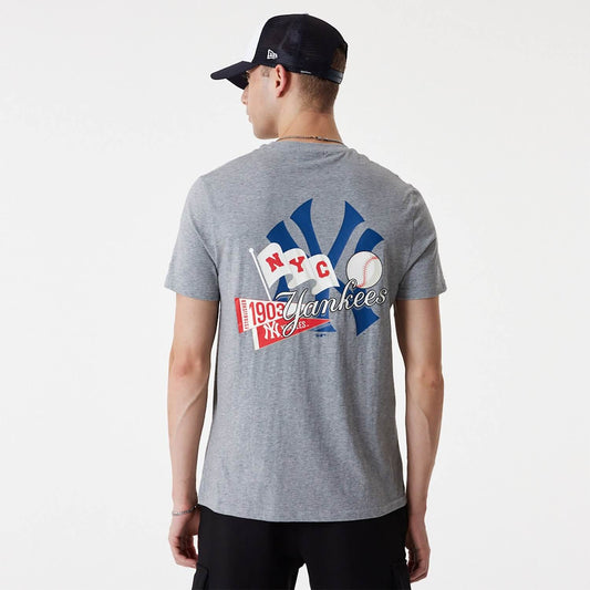 New Era MLB New York Yankees MLB Flag Graphic Dark Grey T-Shirt Grey