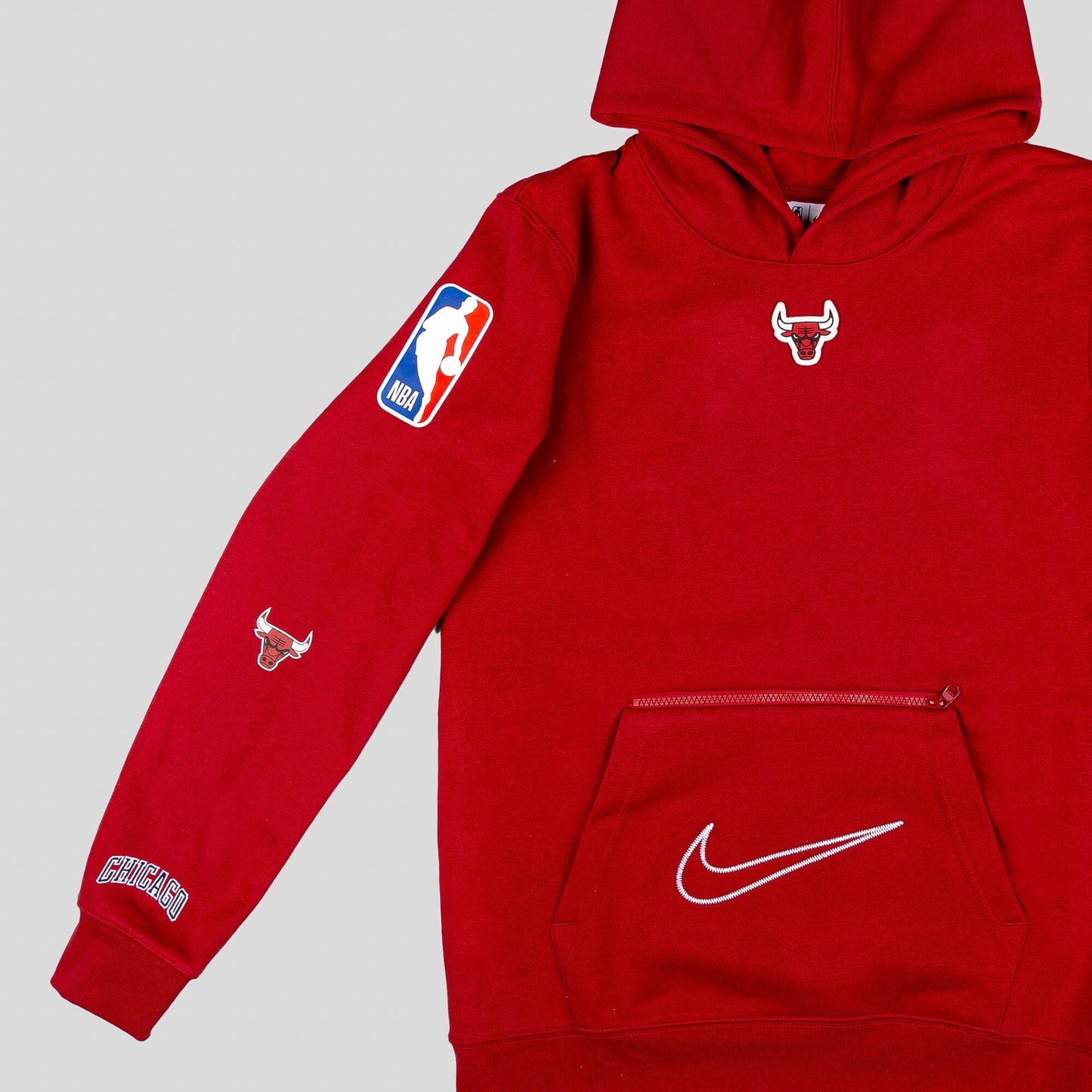 Detská mikina s kapucňou Nike Fleece Pullover Courtside  8-20Y - Chicago Bulls červená